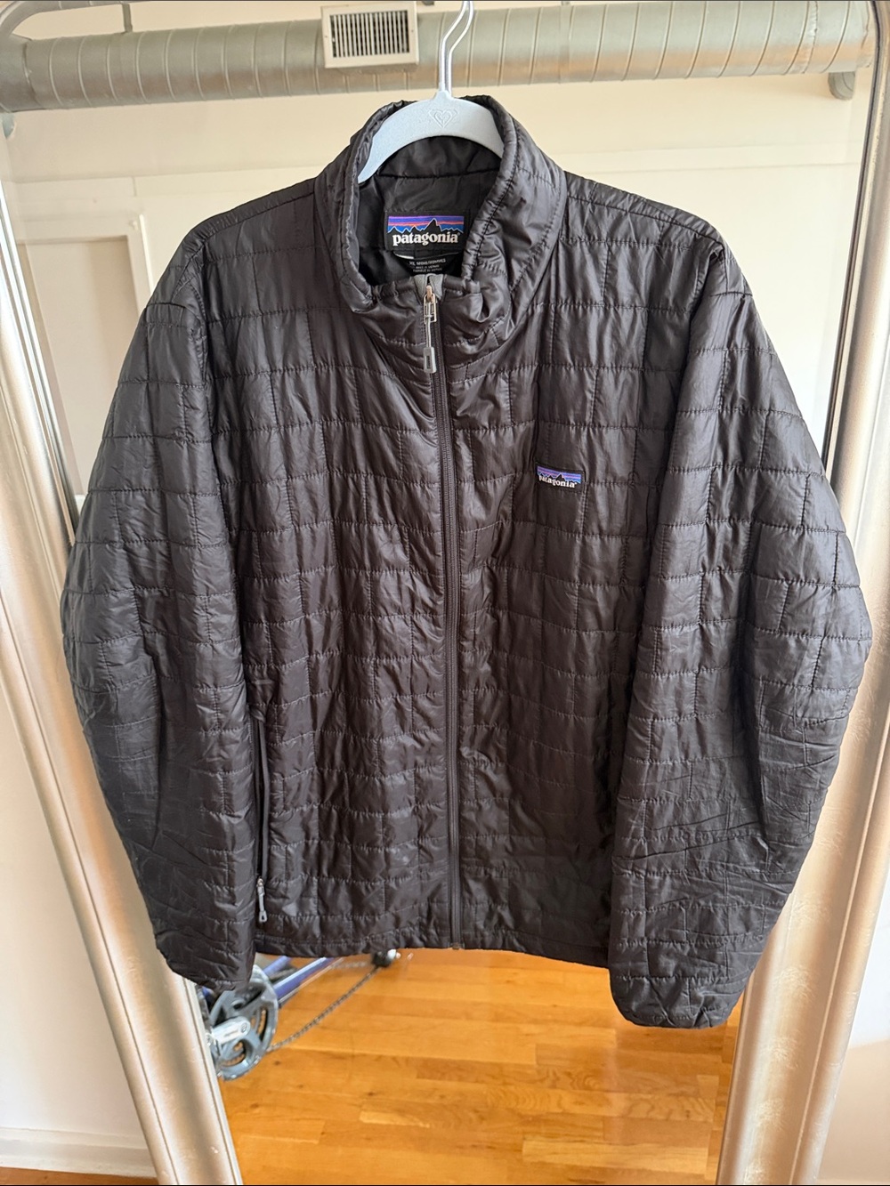 Patagonia Men’s Black Quilted Puffer Jacket - Picture 5 of 8